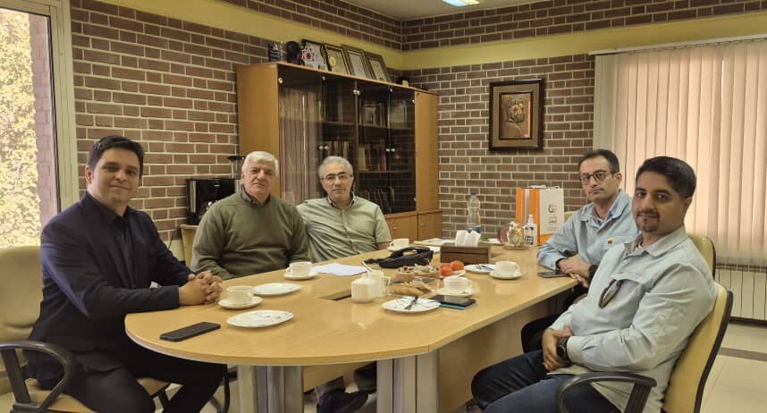 بازدید نمایندگان شرکت فولاد خوزستان از امکانات و توانمندی های شرکت مهندسی روشن صنعت